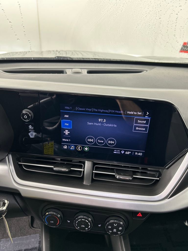 Certified 2024 Chevrolet Trax RS w/ Sunroof Package image 24