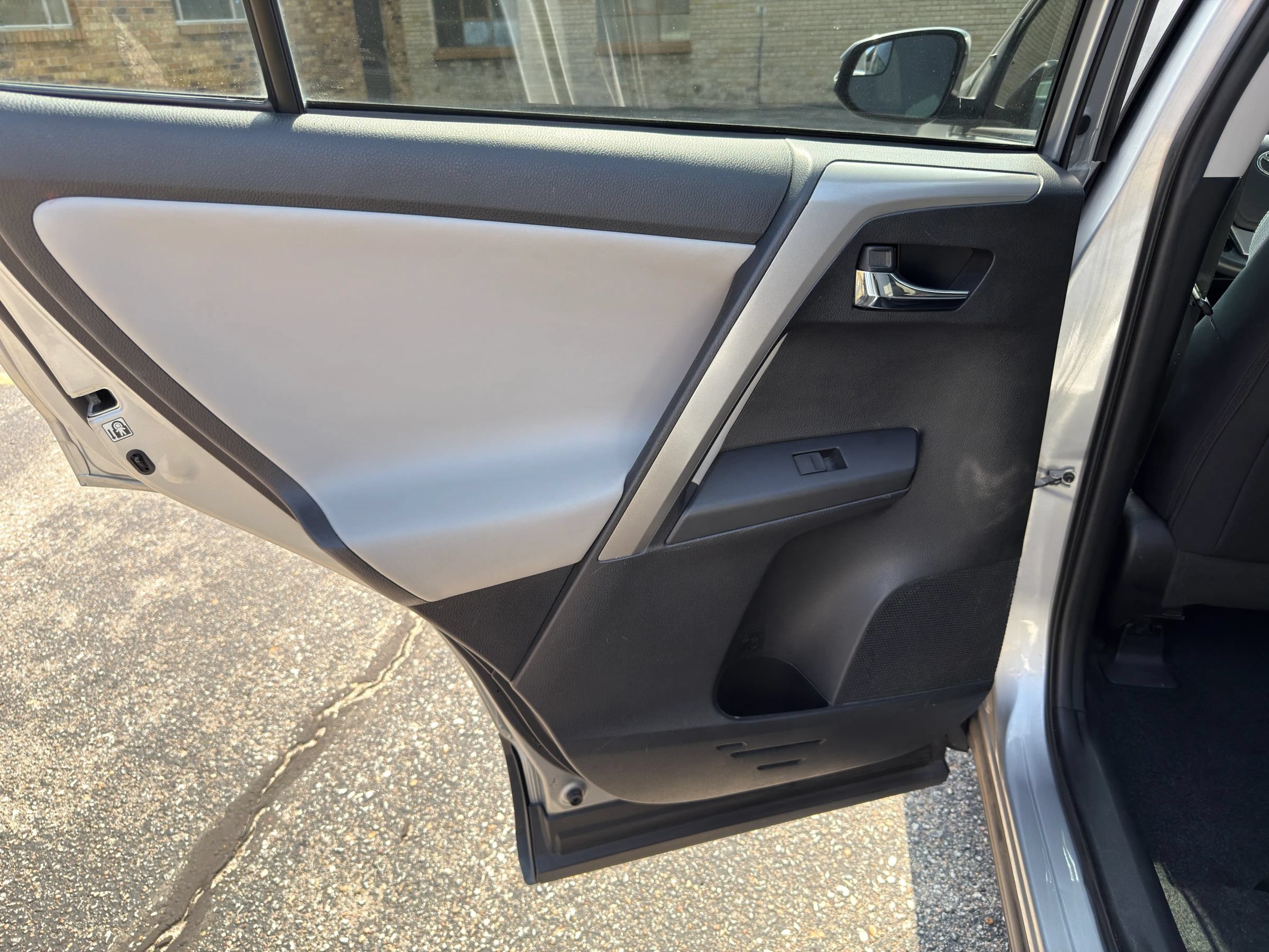Used 2016 Toyota RAV4 XLE FWD image 30