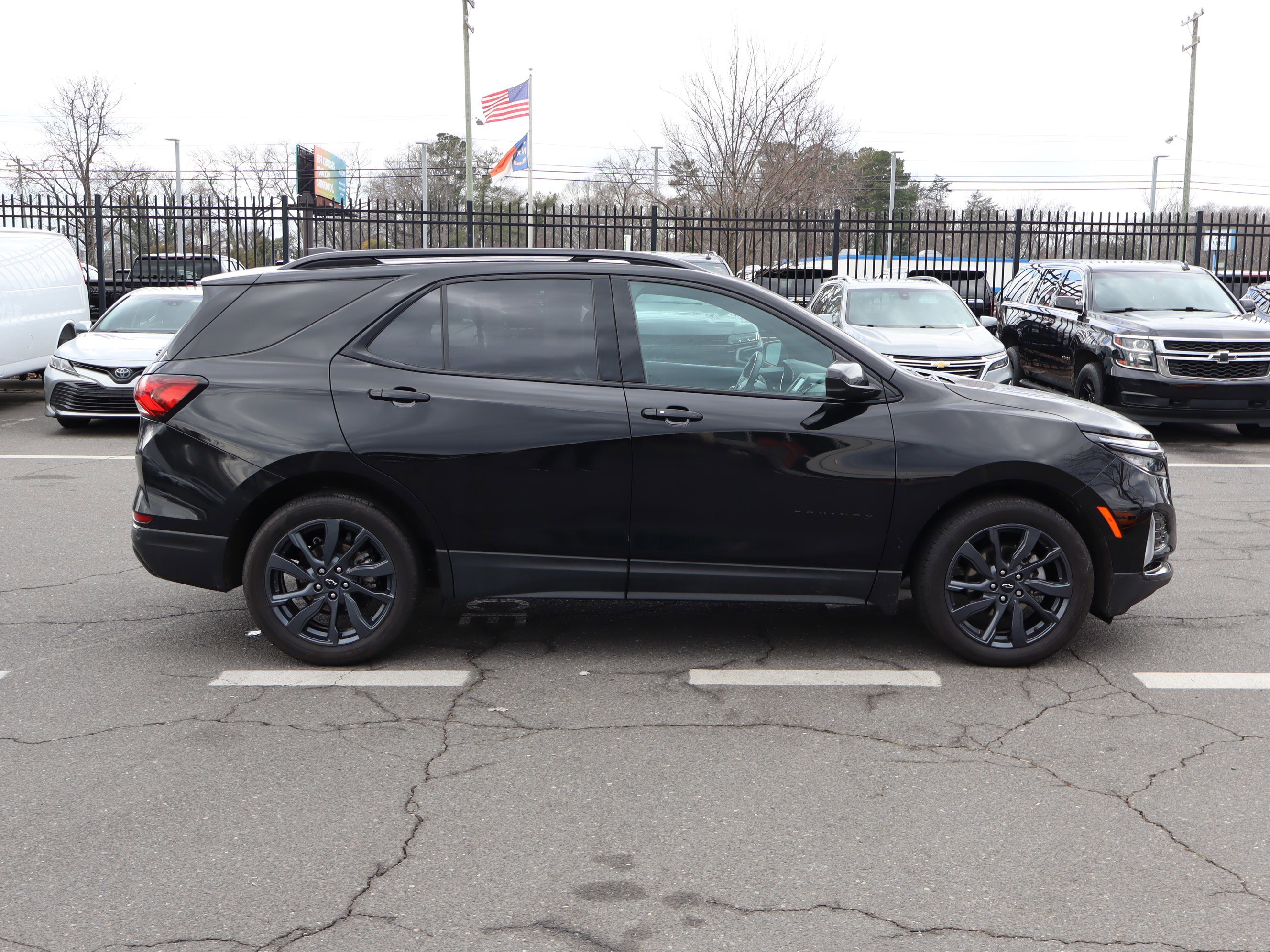 Used 2022 Chevrolet Equinox RS w/ LPO, Floor Liner Package image 11