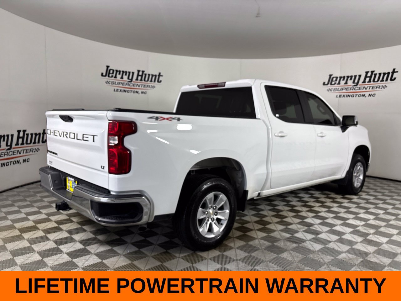 Used 2024 Chevrolet Silverado 1500 LT AWD/4WD image 6