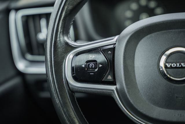 Used 2020 Volvo S60 T6 Momentum image 28