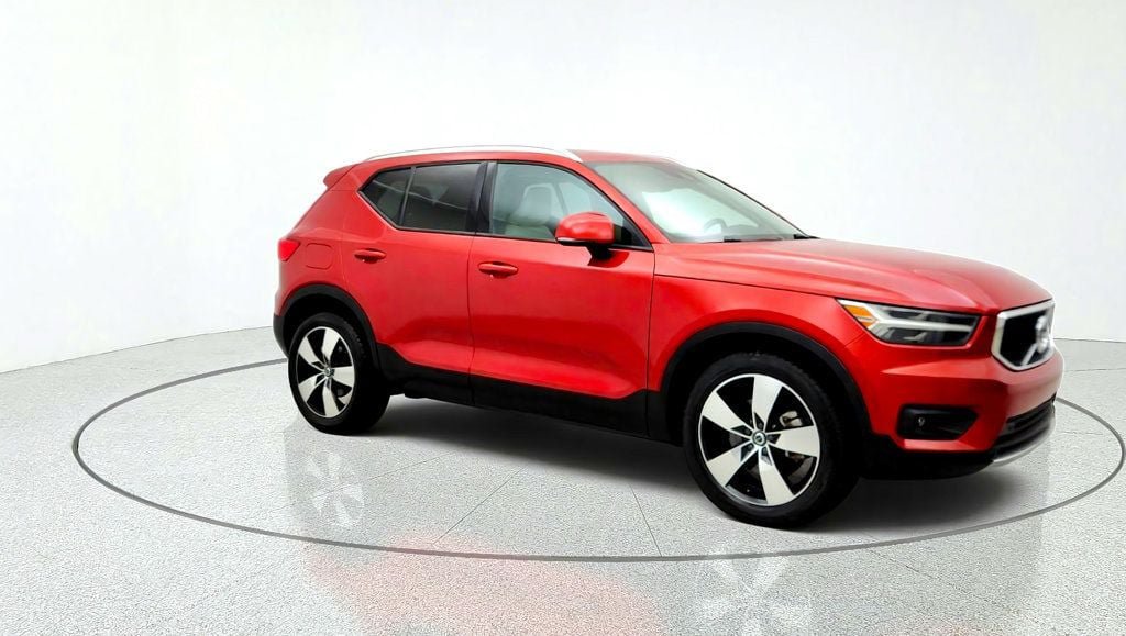 Used 2021 Volvo XC40 T5 Momentum w/ Premium Package AWD/4WD image 3