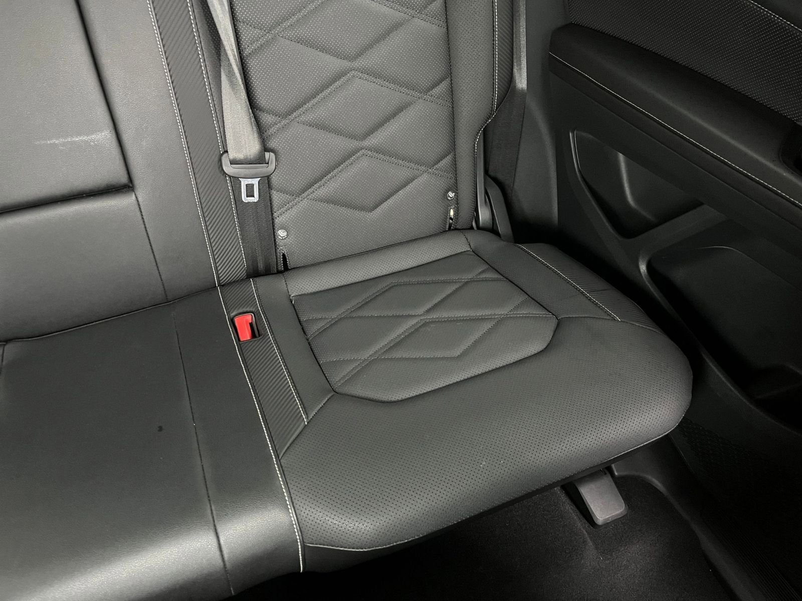 Used 2025 Volkswagen Atlas Cross Sport SE image 37