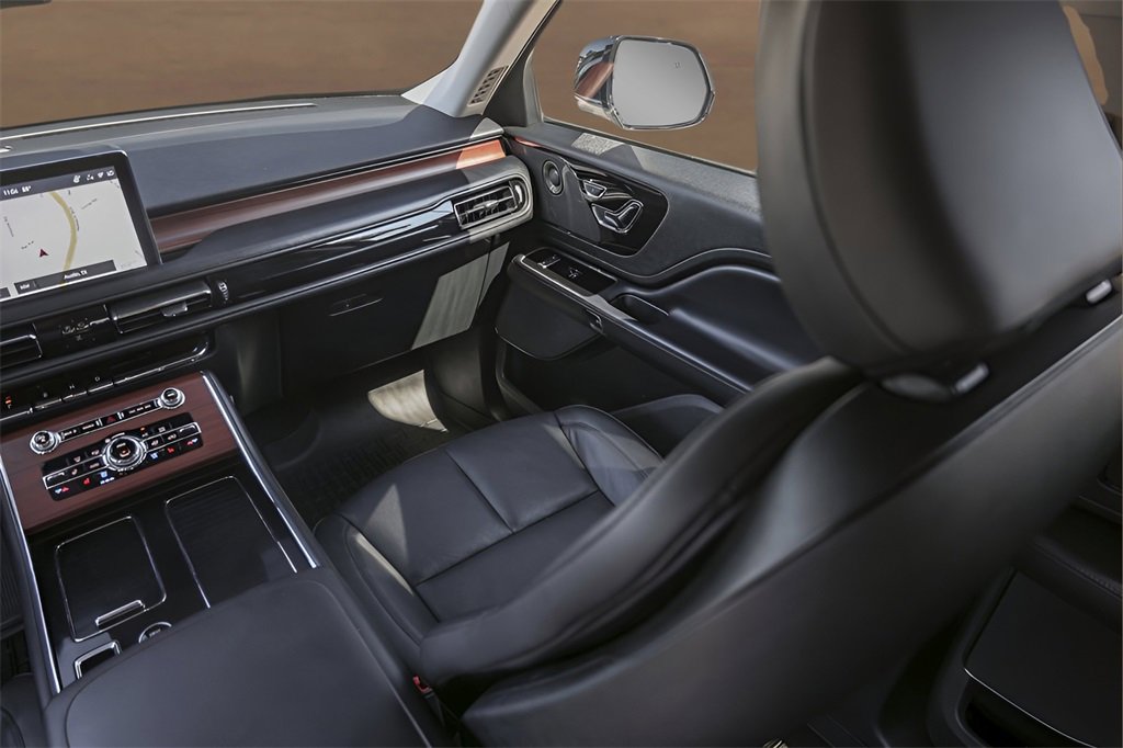 Used 2023 Lincoln Aviator Grand Touring w/ Elements Package Plus image 28