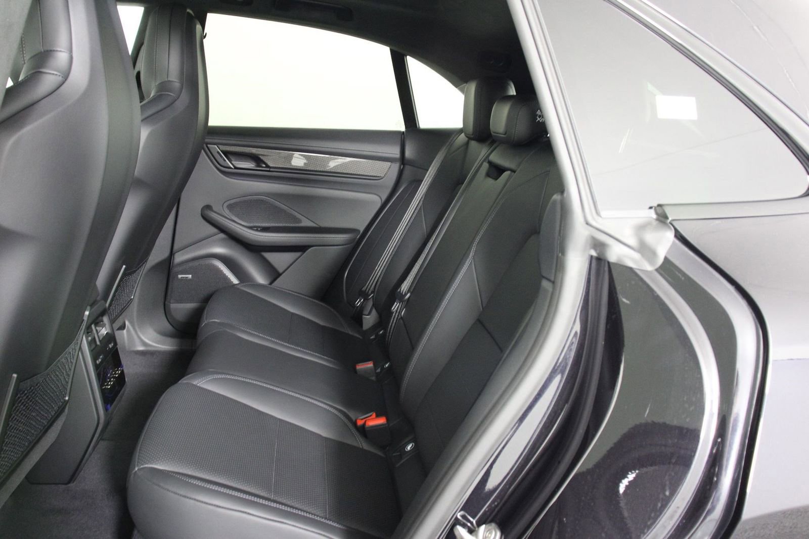 New 2026 Porsche Macan Turbo Electric image 18