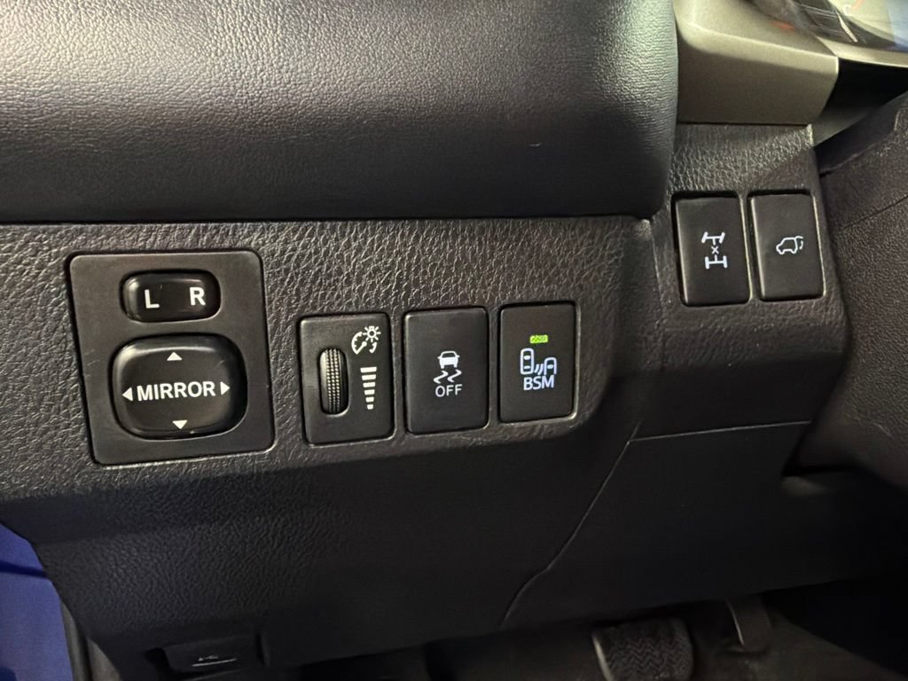 Used 2015 Toyota RAV4 Limited w/ Technology Package AWD/4WD image 23