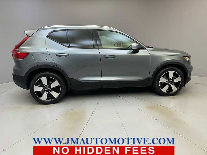 Used 2019 Volvo XC40 T5 Momentum image 6
