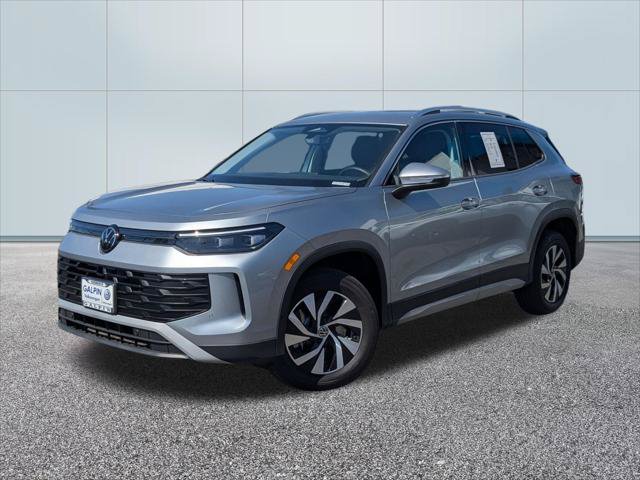 Certified 2025 Volkswagen Tiguan S AWD/4WD image 1