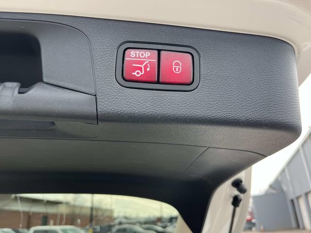 Used 2021 Mercedes-Benz GLC 300 4MATIC image 13