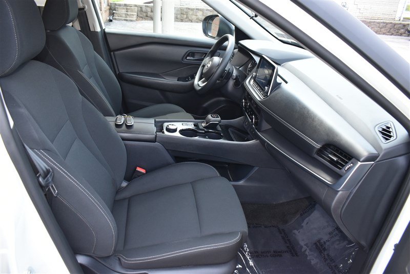 Used 2024 Nissan Rogue S AWD/4WD image 27