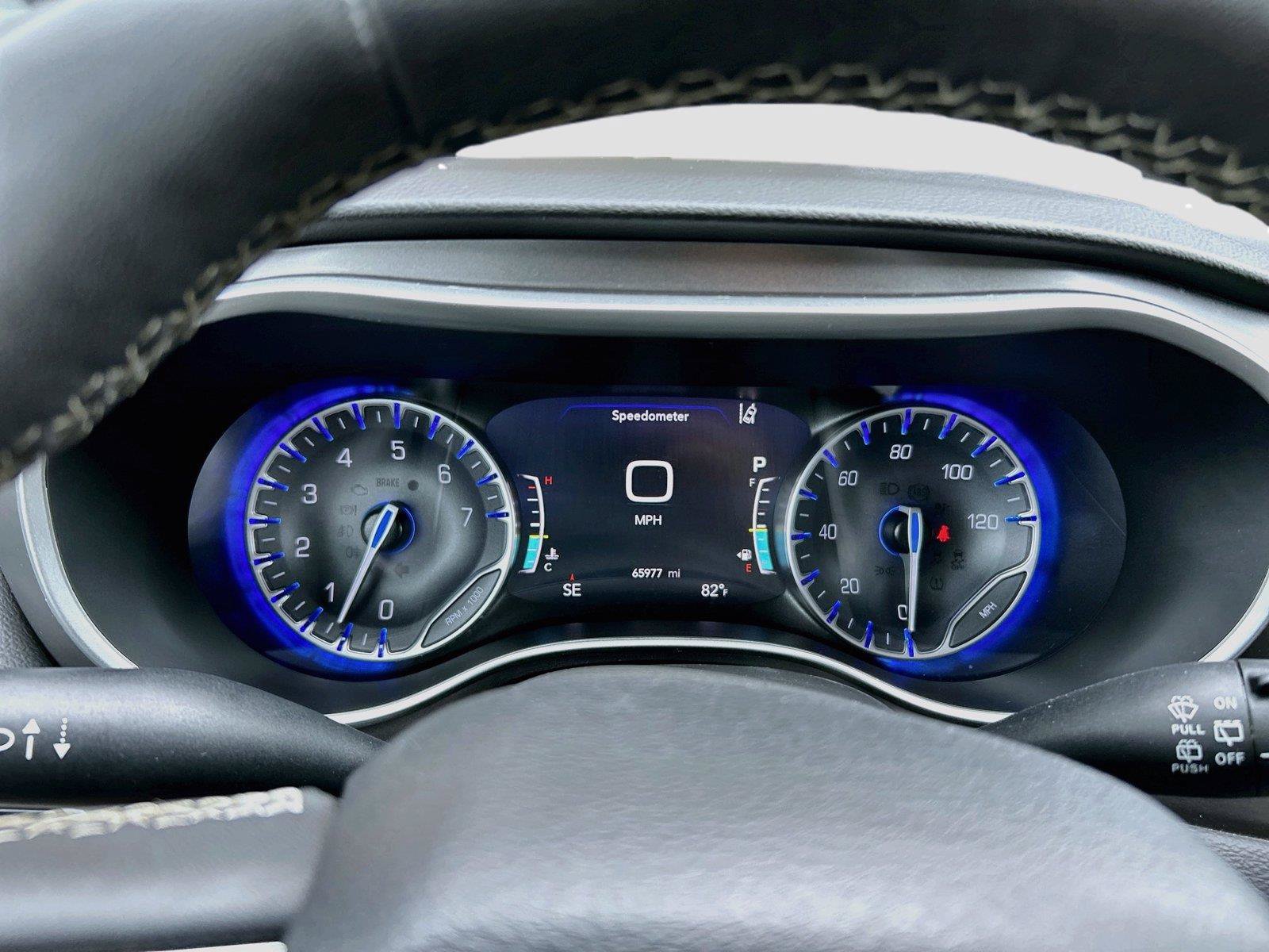 Used 2024 Chrysler Pacifica Touring-L FWD image 40