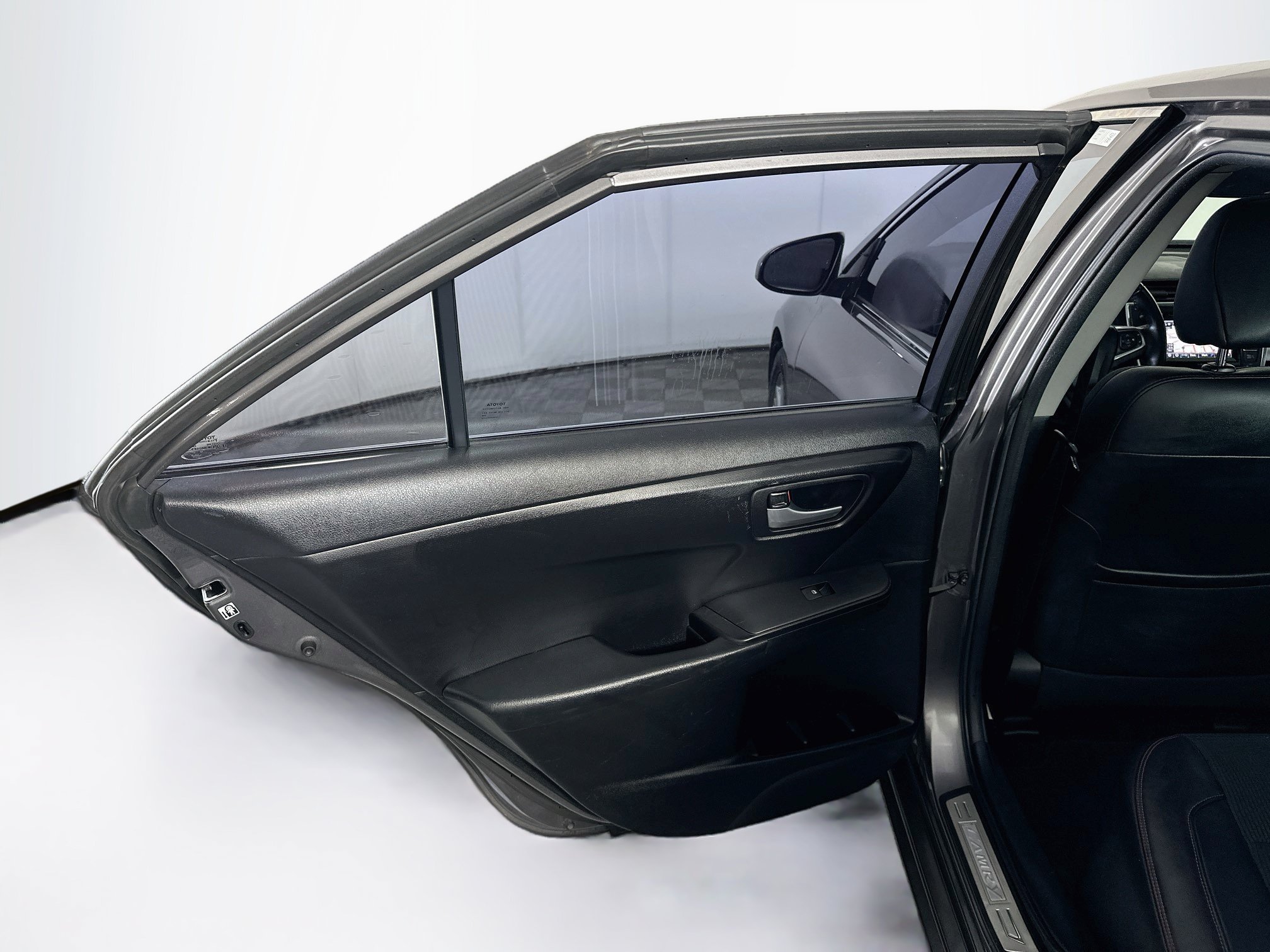 Used 2016 Toyota Camry SE w/ Moonroof Package FWD image 27