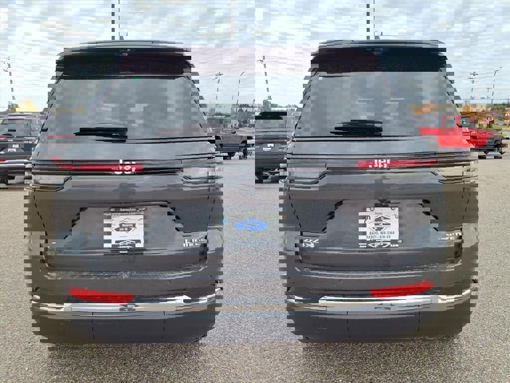 New 2025 Jeep Grand Cherokee Limited w/ Luxury Tech Group II image 6