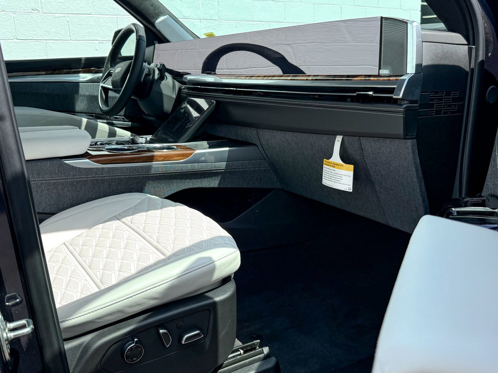 New 2026 Cadillac Escalade Platinum Sport w/ LPO, ONYX Package AWD/4WD image 12
