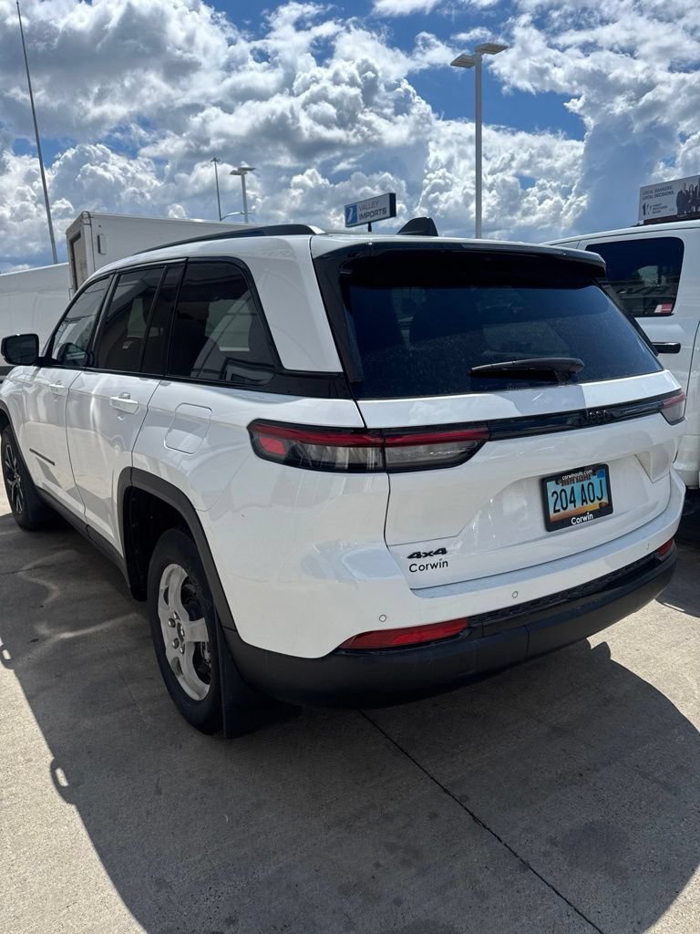 Used 2025 Jeep Grand Cherokee Altitude AWD/4WD image 3
