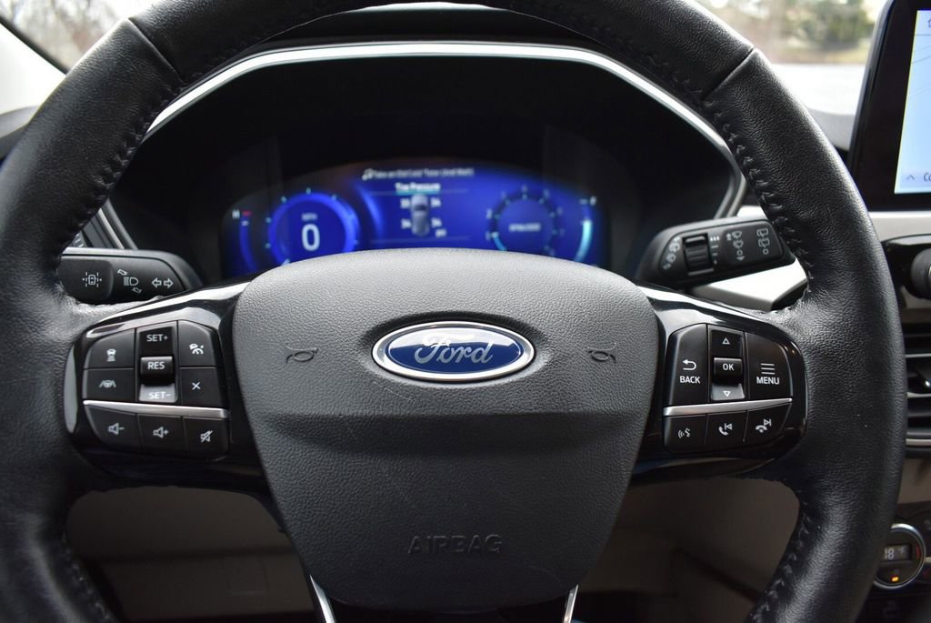 Used 2021 Ford Escape SEL w/ Technology Package image 17