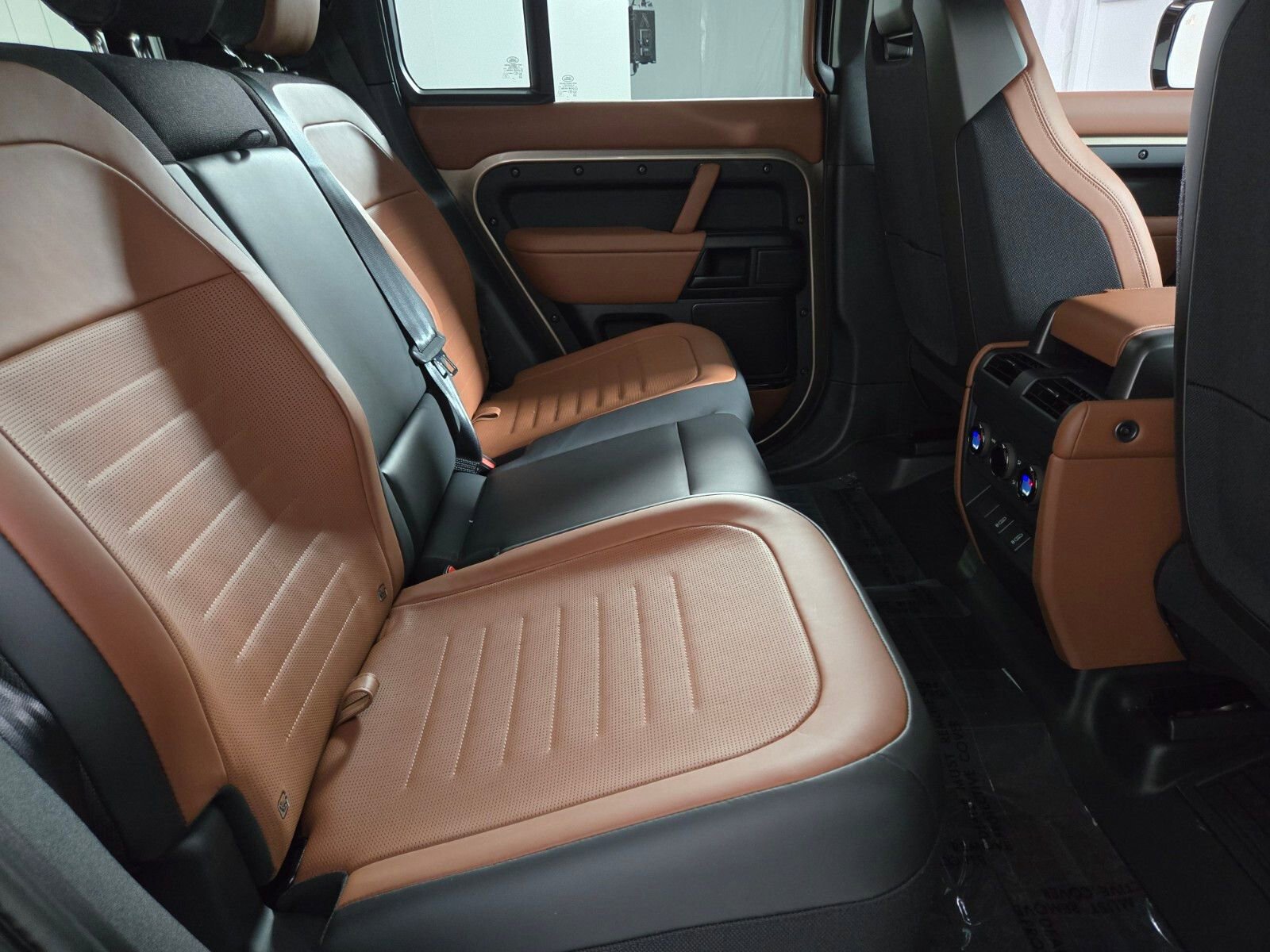 New 2026 Land Rover Defender 110 OCTA image 18