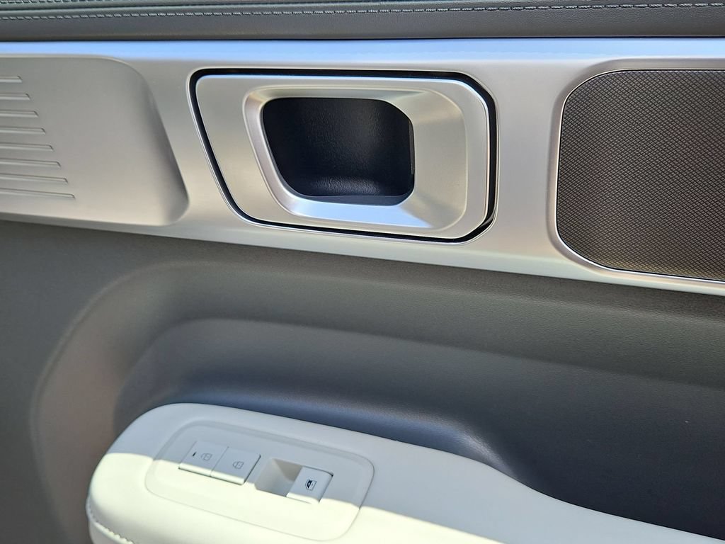 Used 2025 Hyundai Santa Fe SEL FWD image 35