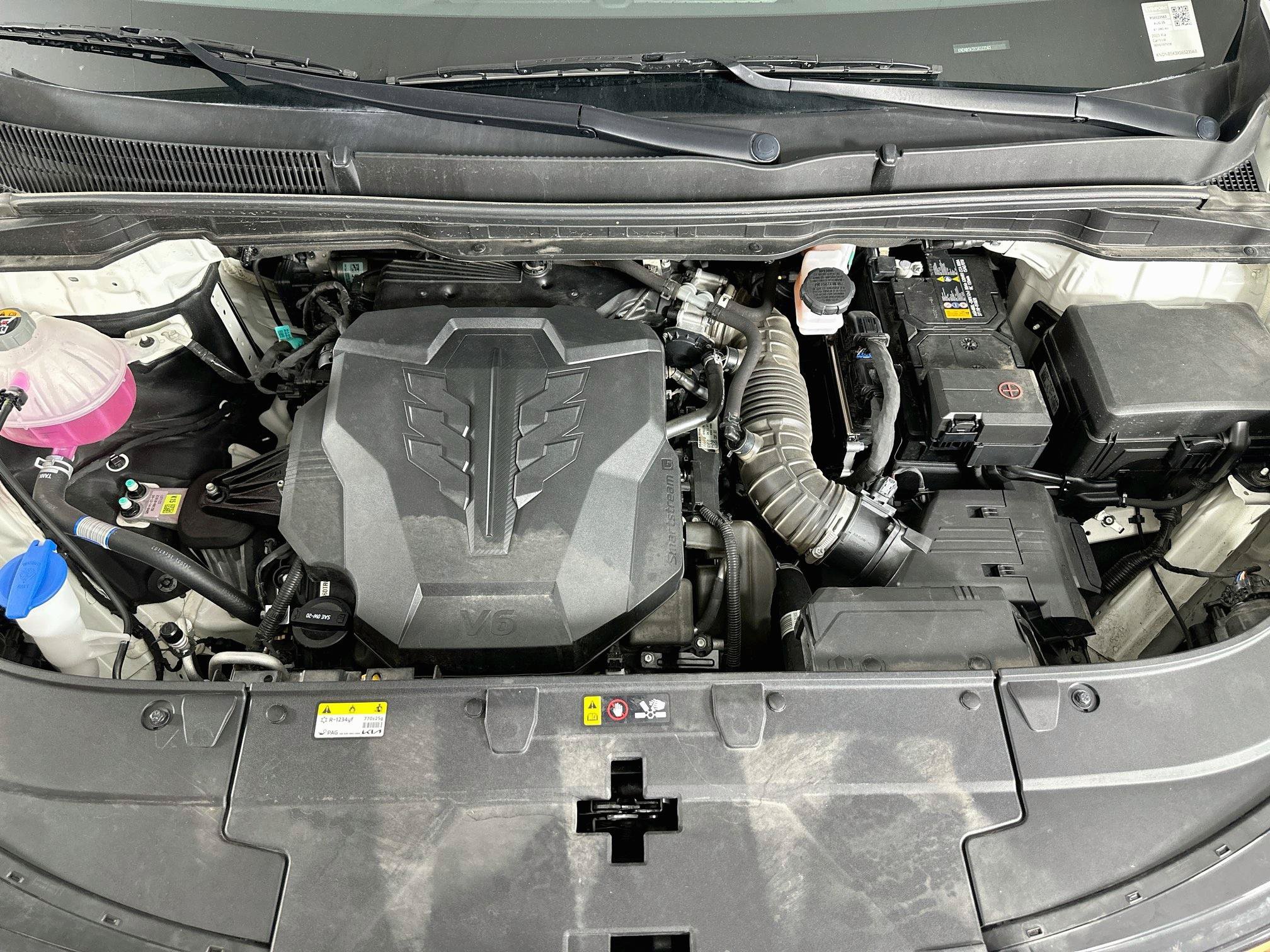 Used 2025 Kia Carnival FWD image 32