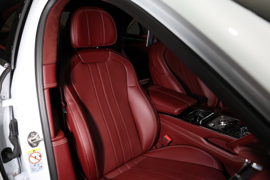 Used 2020 Bentley Flying Spur W12 image 28