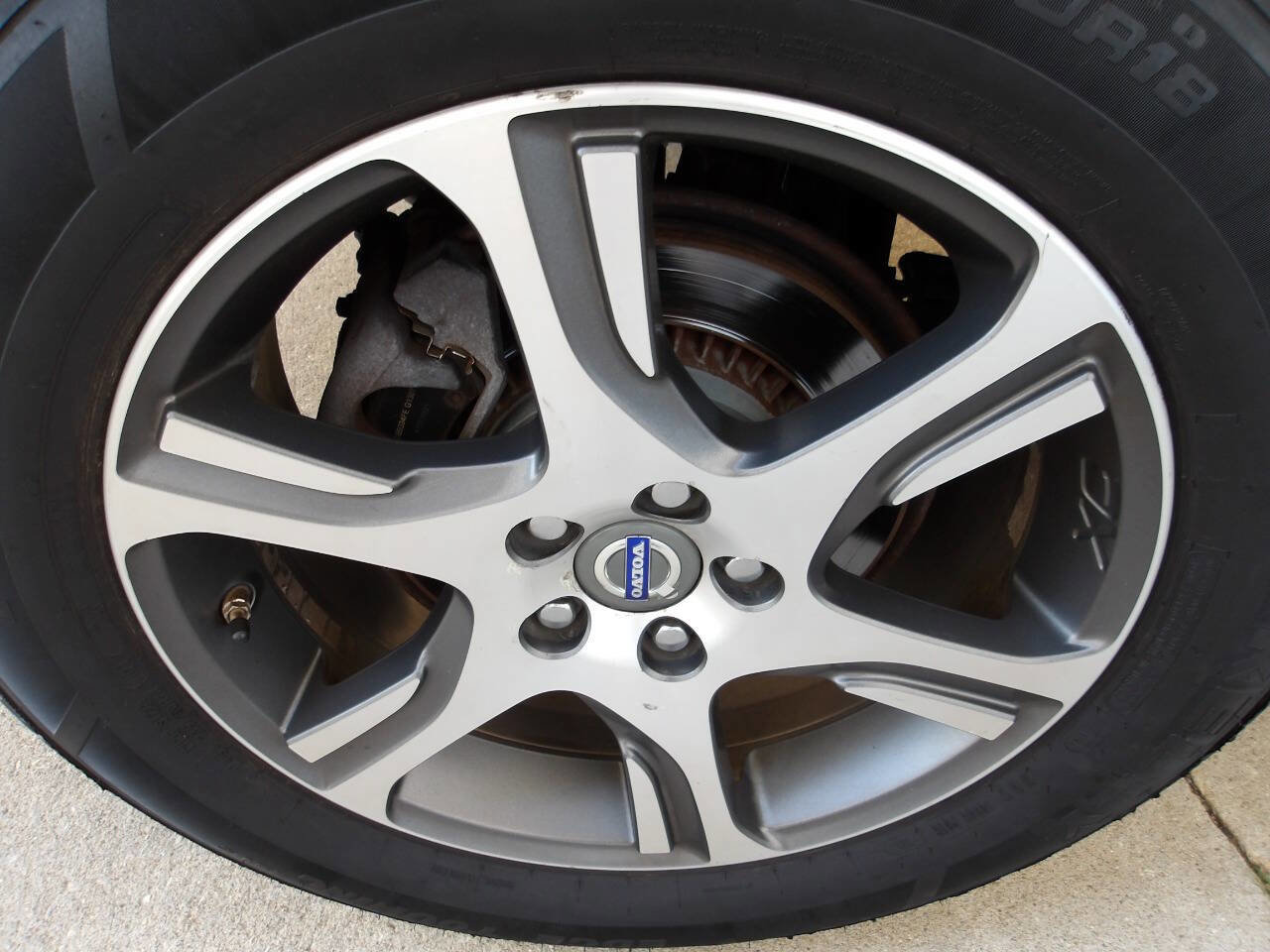 Used 2015 Volvo XC60 T6 w/ Proximity Package AWD/4WD image 30