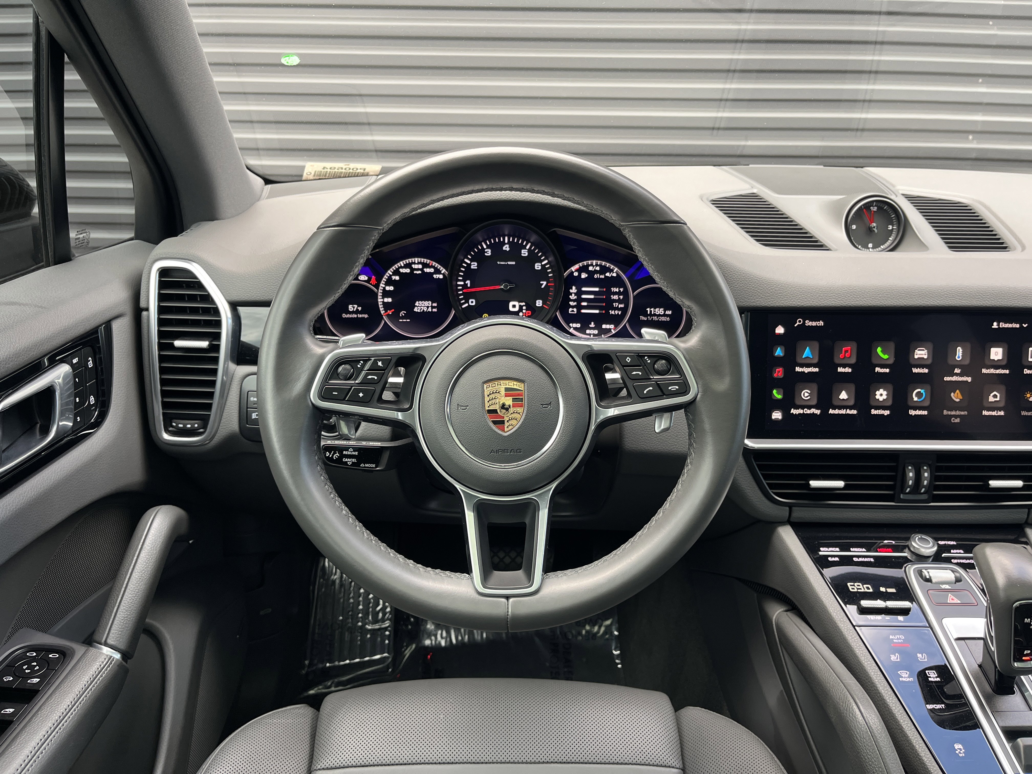 Certified 2022 Porsche Cayenne Platinum Edition image 31