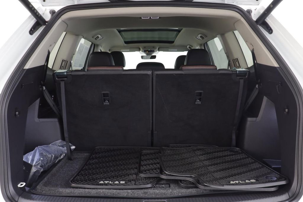 Used 2025 Volkswagen Atlas Peak Edition SE AWD/4WD image 17