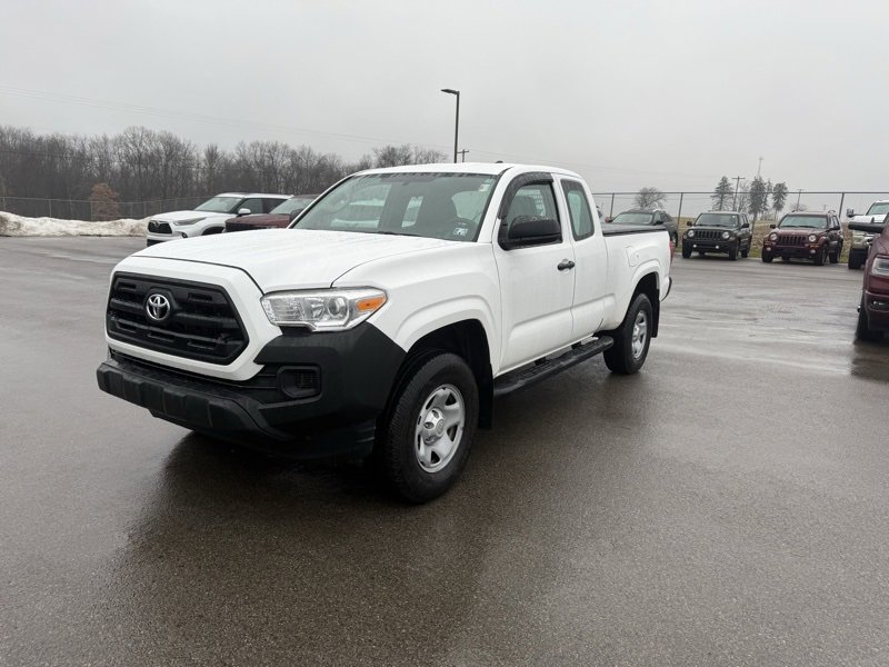 Used 2017 Toyota Tacoma SR image 3