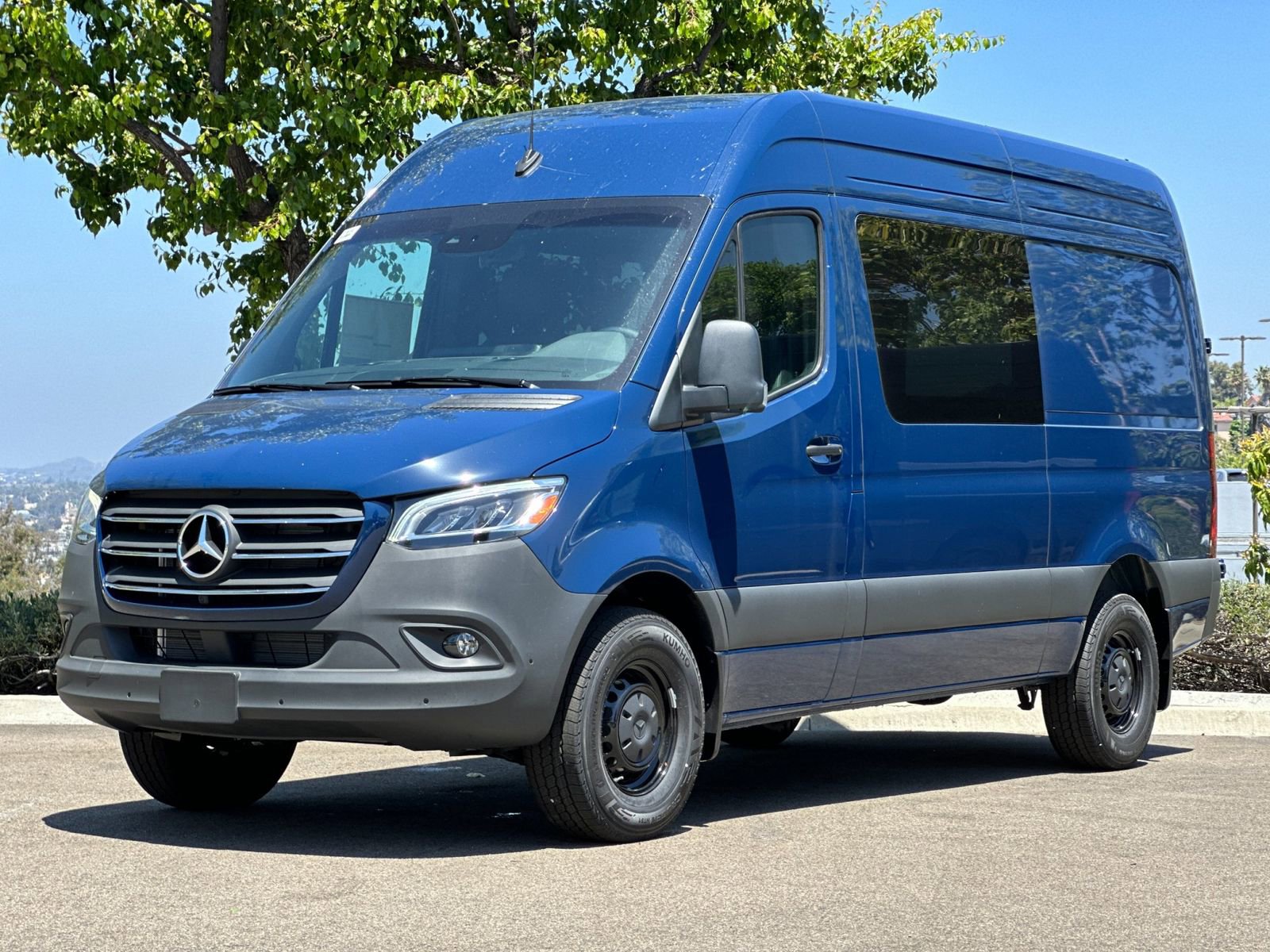 Used 2024 Mercedes-Benz Sprinter 2500 image 7