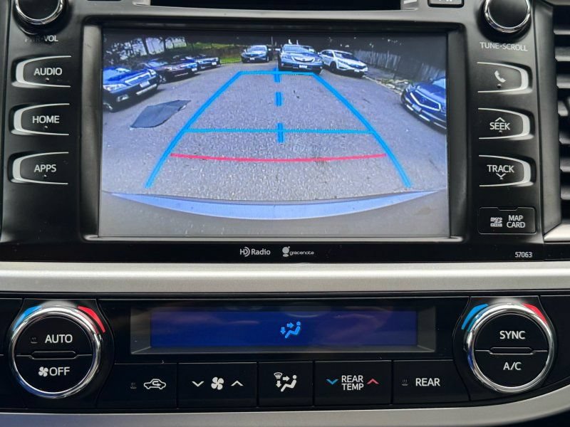 Used 2015 Toyota Highlander XLE AWD/4WD image 11