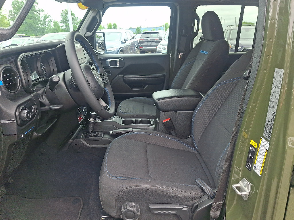 Used 2024 Jeep Wrangler Unlimited Rubicon 4xe AWD/4WD image 14