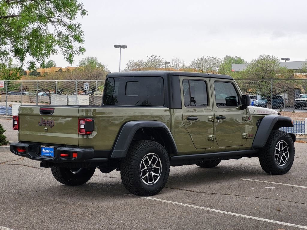 Used 2025 Jeep Gladiator Rubicon w/ Convenience Group AWD/4WD image 3