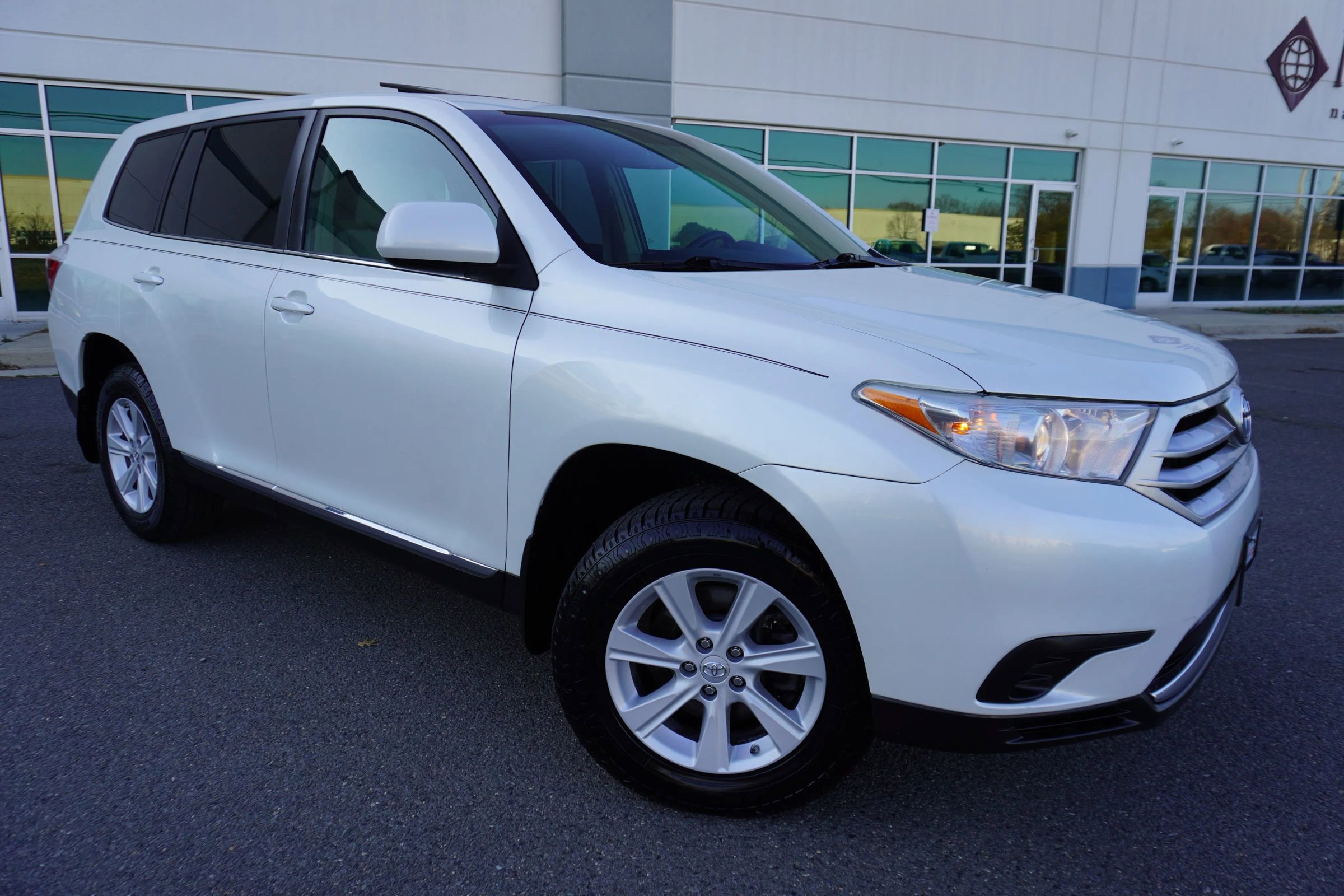 Used 2013 Toyota Highlander FWD w/ Cold Weather Pkg