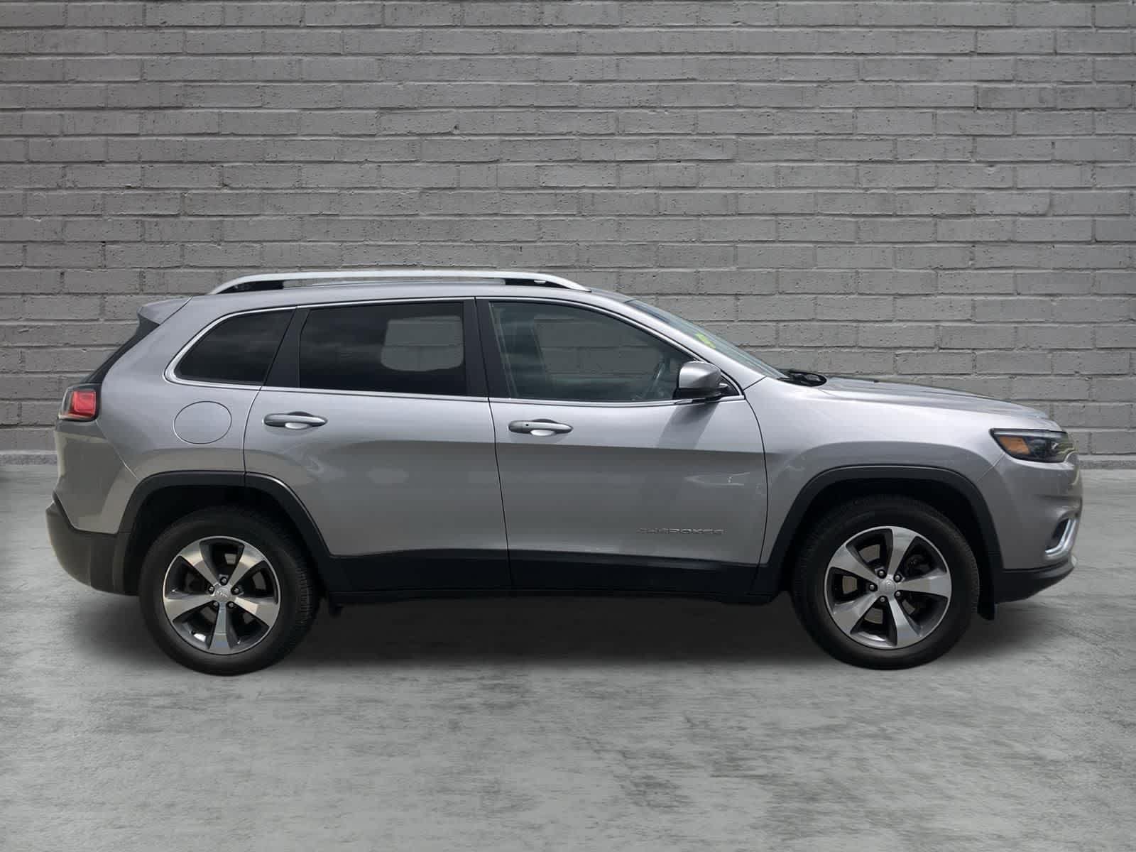 Used 2019 Jeep Cherokee Limited AWD/4WD image 4