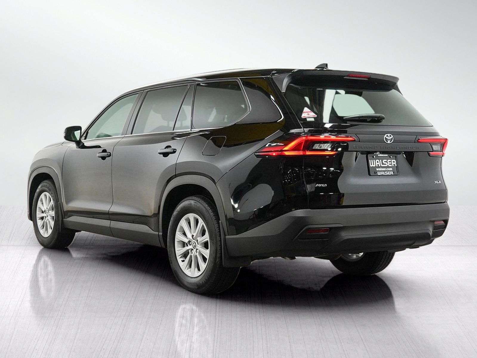 Used 2025 Toyota Grand Highlander AWD image 5