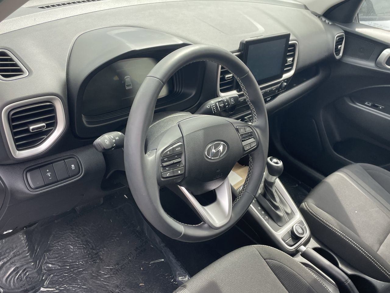 Certified 2024 Hyundai Venue SEL image 6