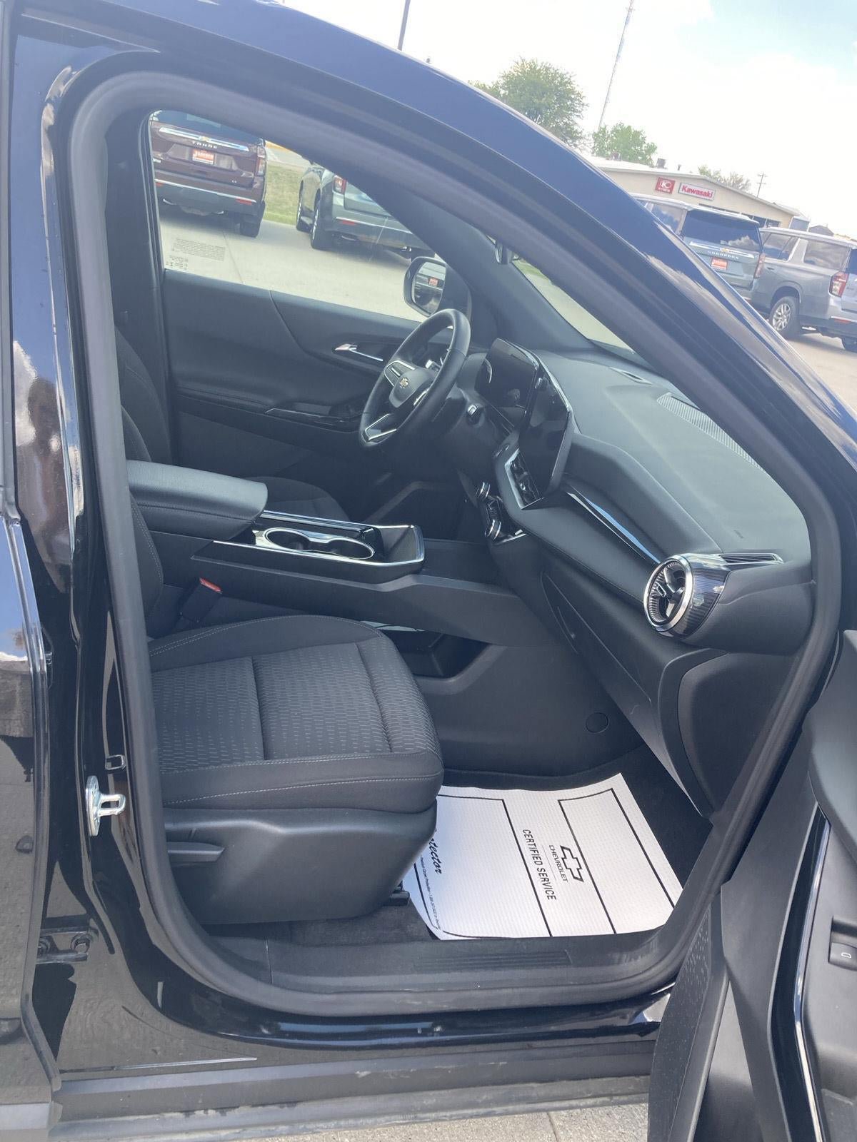 Used 2025 Chevrolet Equinox LT FWD image 29