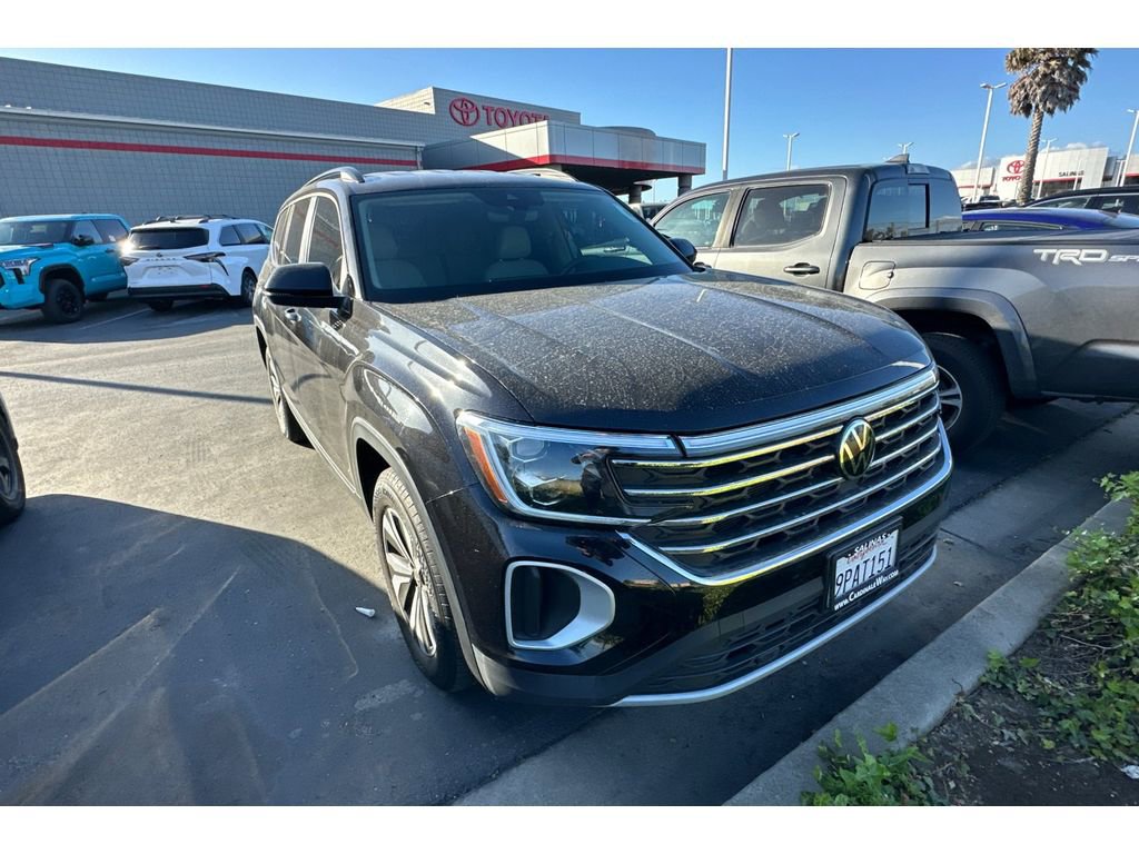 Used 2024 Volkswagen Atlas SE image 2