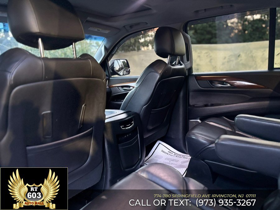 Used 2019 Cadillac Escalade Luxury AWD/4WD image 9