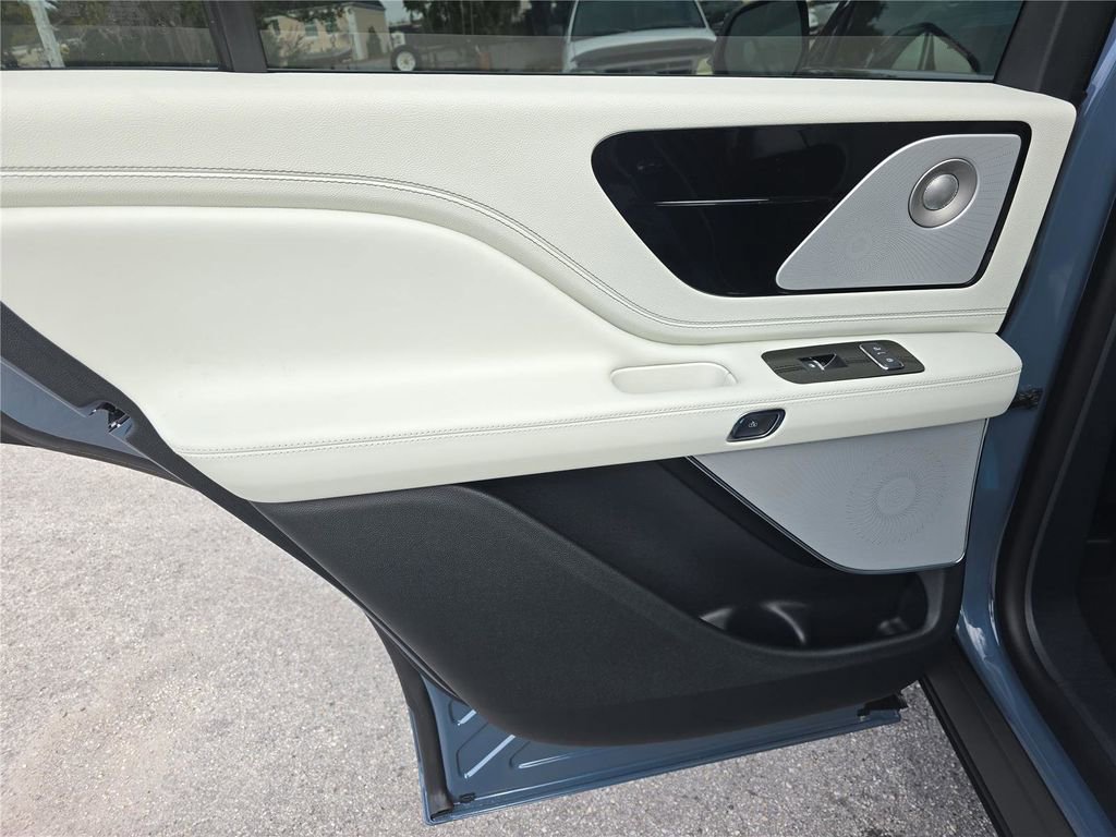 New 2026 Lincoln Aviator Black Label image 9