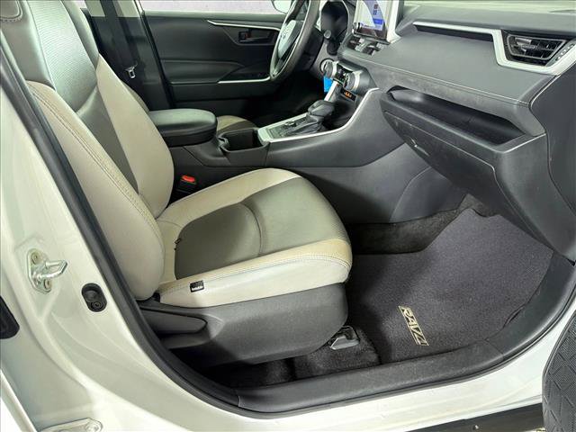 Used 2024 Toyota RAV4 LE AWD/4WD image 13