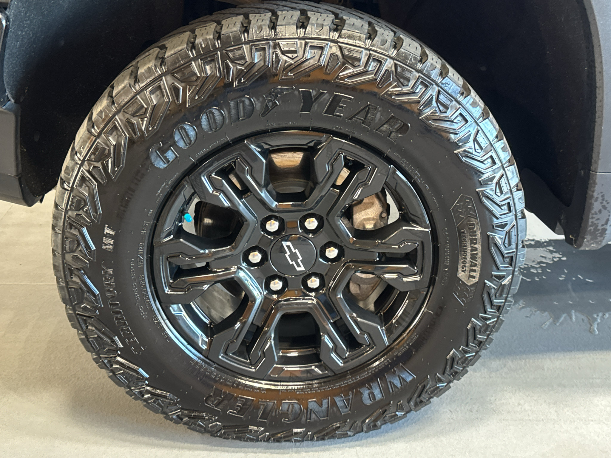 Used 2024 Chevrolet Silverado 1500 ZR2 w/ Technology Package AWD/4WD image 9