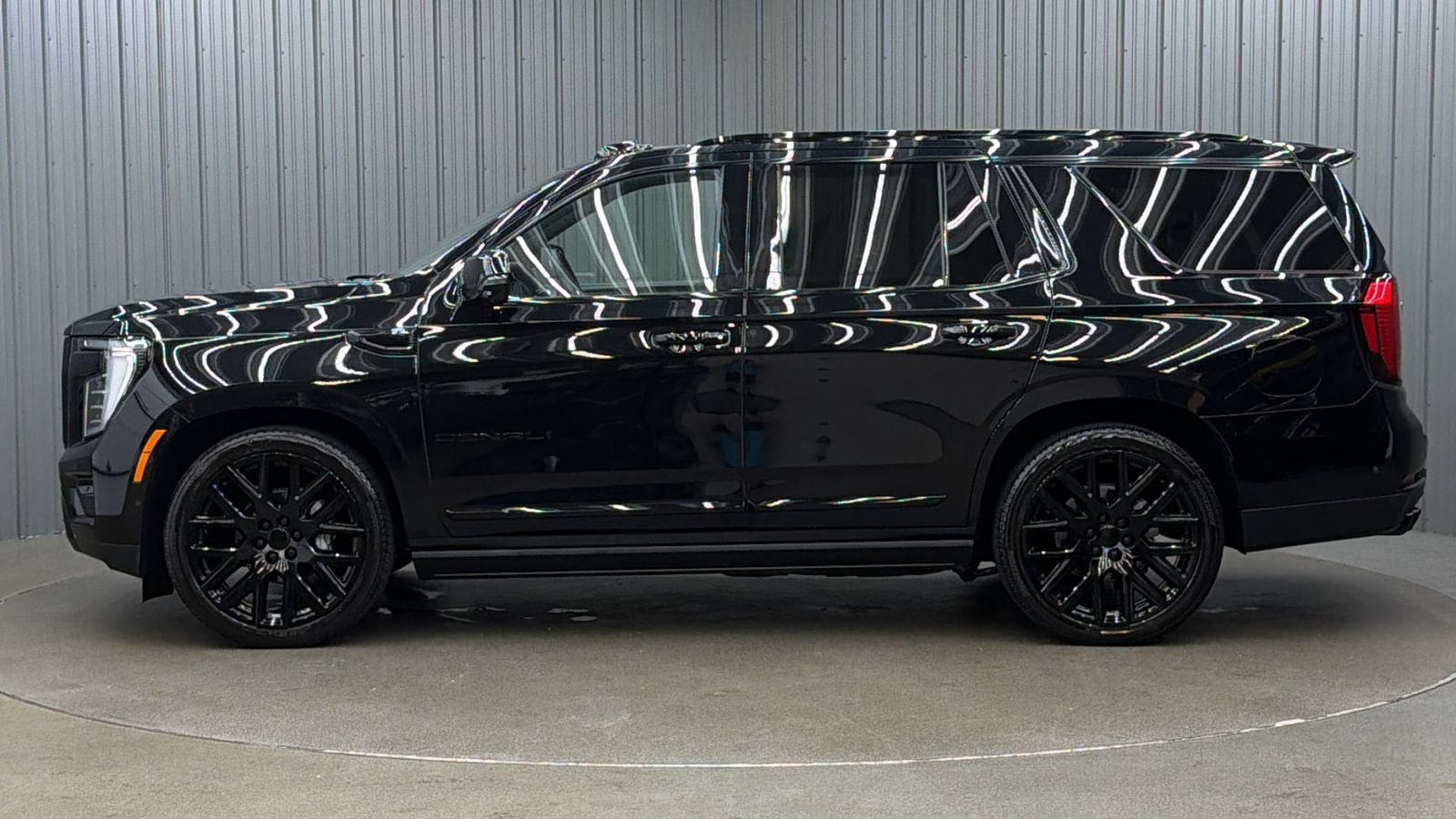 Used 2026 GMC Yukon Denali Ultimate AWD/4WD image 2