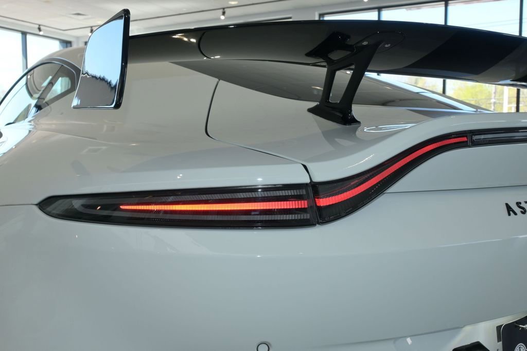 Used 2023 Aston Martin V8 Vantage Coupe RWD image 16