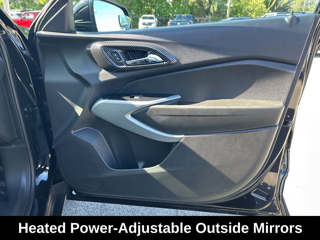 Used 2025 Chevrolet Trax LS w/ LS Convenience Package FWD image 24