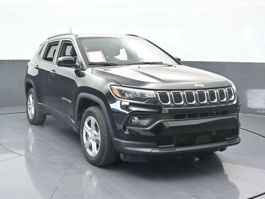 Used 2024 Jeep Compass Latitude image 9