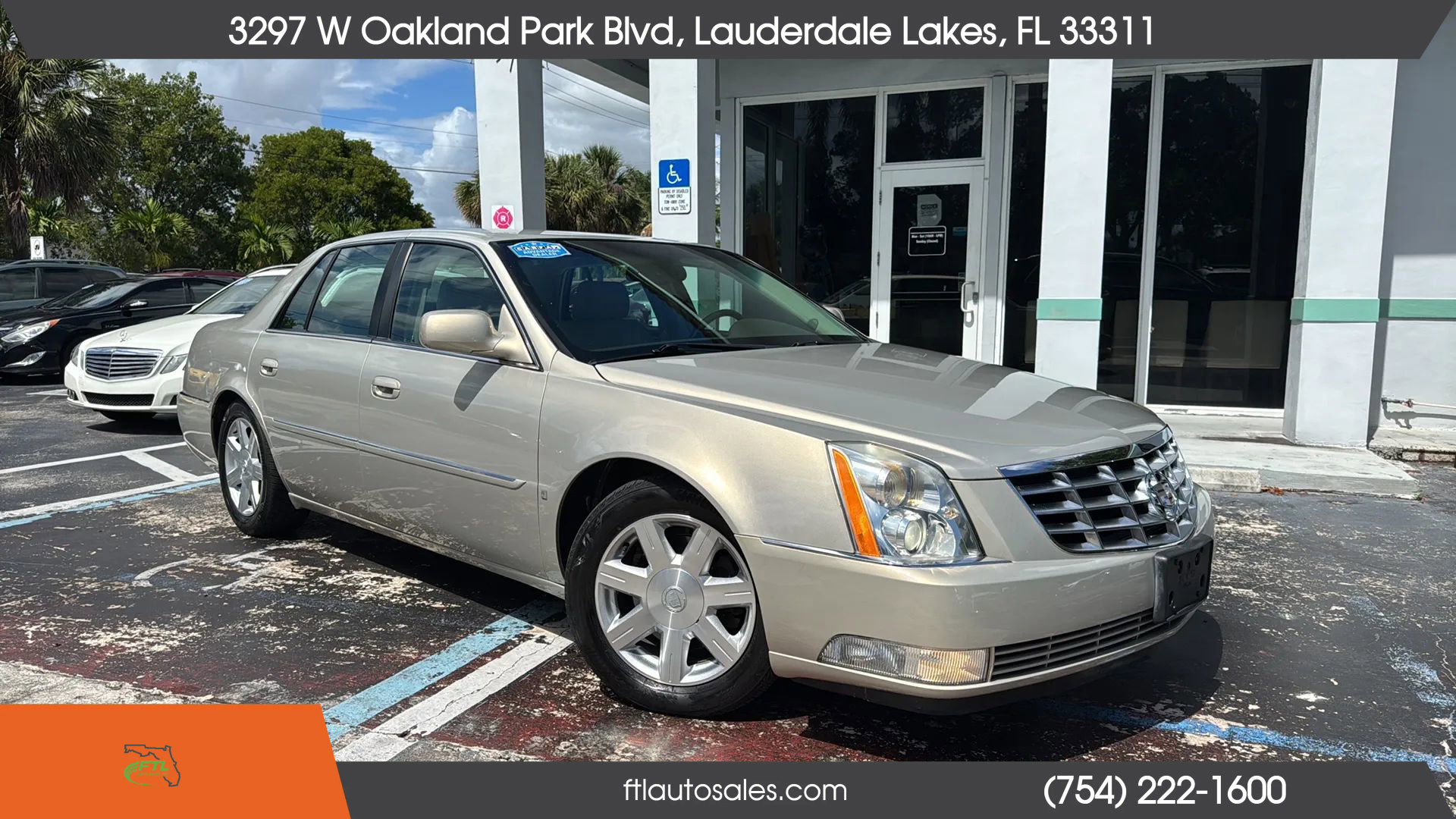 Used 2007 Cadillac DTS w/ Trunk Convenience Package image 2
