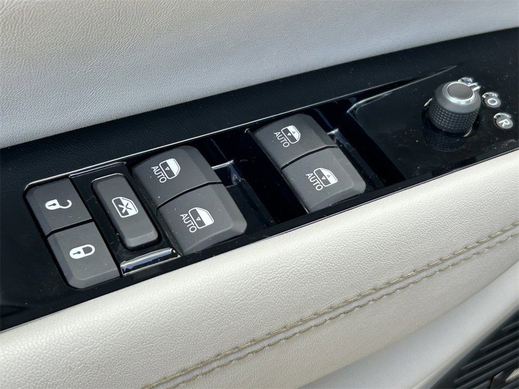 Used 2024 Jeep Wagoneer Series II w/ Flexible Seating Group image 17