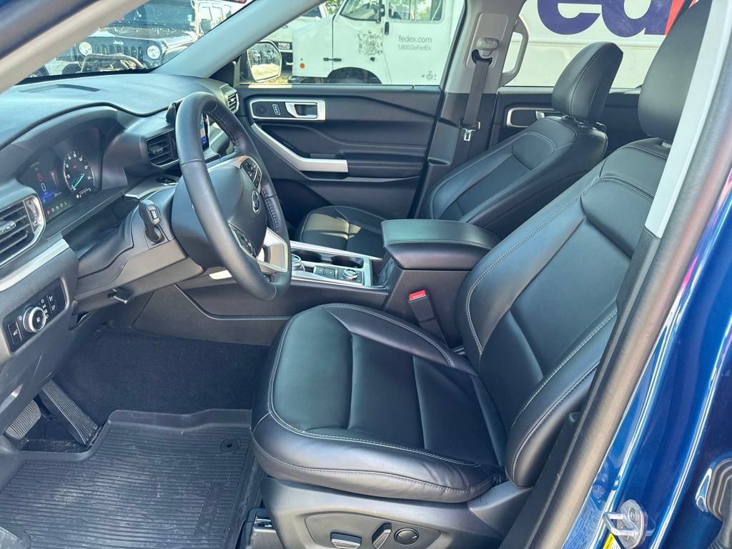 Used 2023 Ford Explorer XLT w/ Equipment Group 202A AWD/4WD image 9