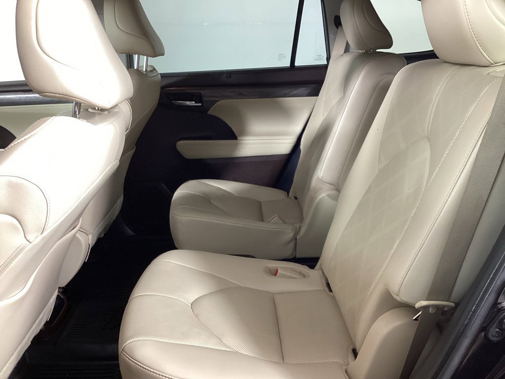 Used 2021 Toyota Highlander Platinum AWD/4WD image 25